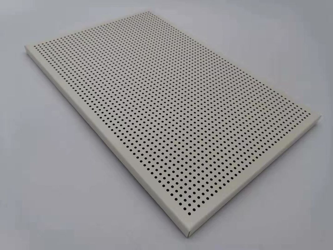 El color blanco perforó el panel compuesto de aluminio 2000x10000m m para los techos